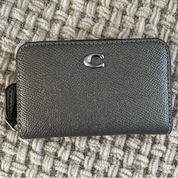 COACH SMALL ZIP AROUND CARD CASE - Picture 1 of 5